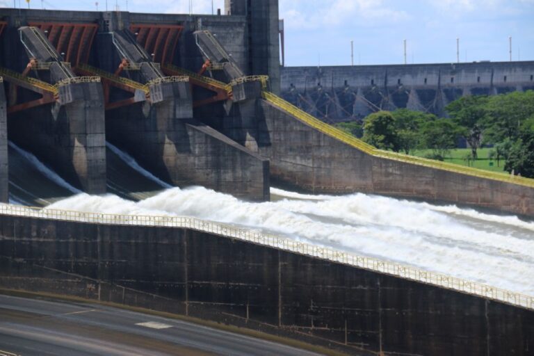 Hidroelétrica paraguaio--brasileira gerou em 2025 energia para abastecer o mundo num dia