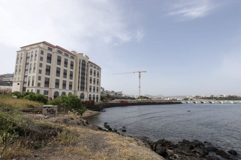 Governo cabo-verdiano toma posse de hotel-casino inacabado