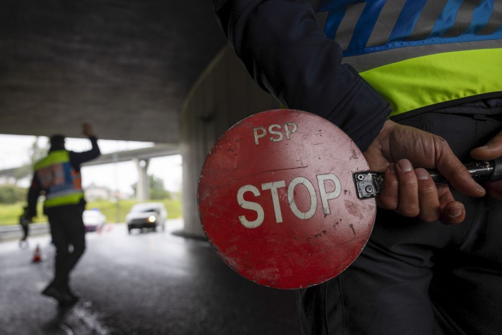 PSP detém 12 condutores por execesso de álcool em quatro horas na madrugada em Lisboa
