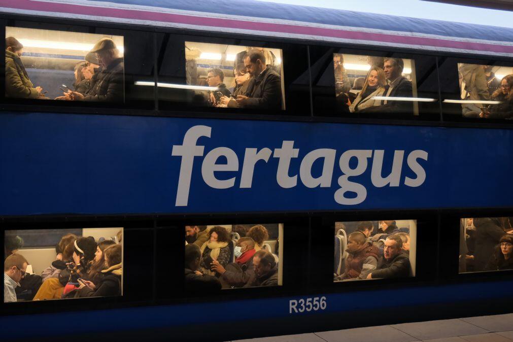 Autarca do Seixal diz que é “desumana” a forma como passageiros viajam na Fertagus