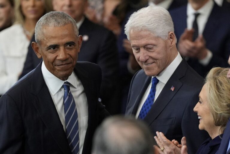 Ex-presidente dos EUA Bill Clinton insta americanos a manifestarem-se