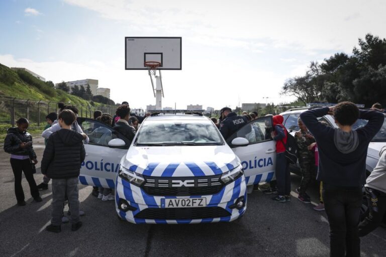 Nova operação da PSP nas escolas a partir de hoje contra a violência