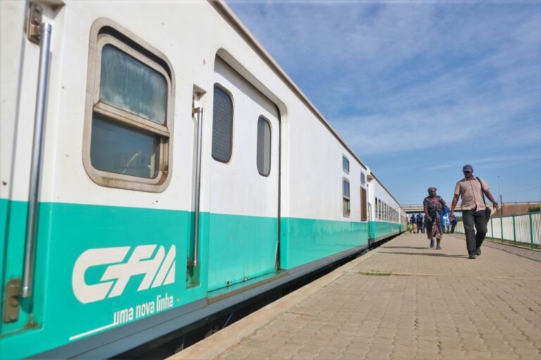 Ferroviária moçambicana paralisa circulação no sul devido à chuva intensa