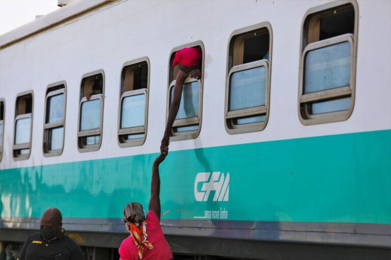 Ferroviária moçambicana transportou 1.700 passageiros face ao corte da principal via