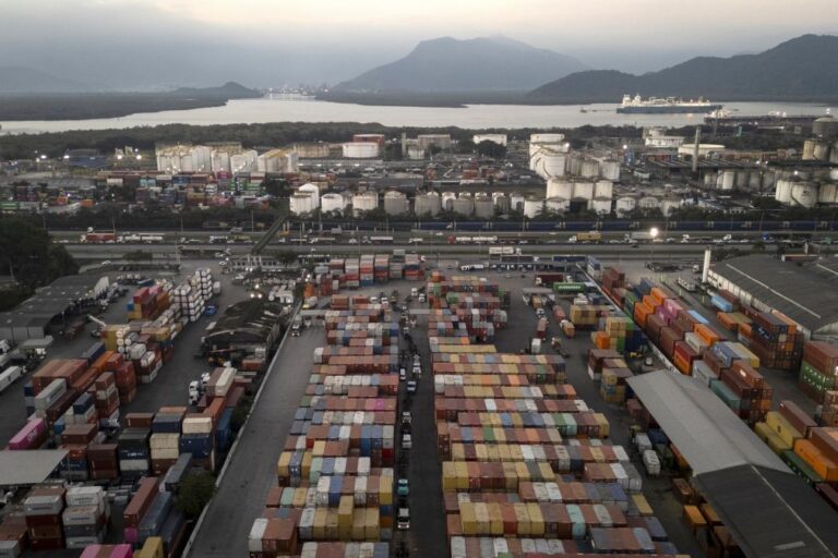 Brasil regista recorde de exportações em 2025 apesar da guerra comercial com EUA