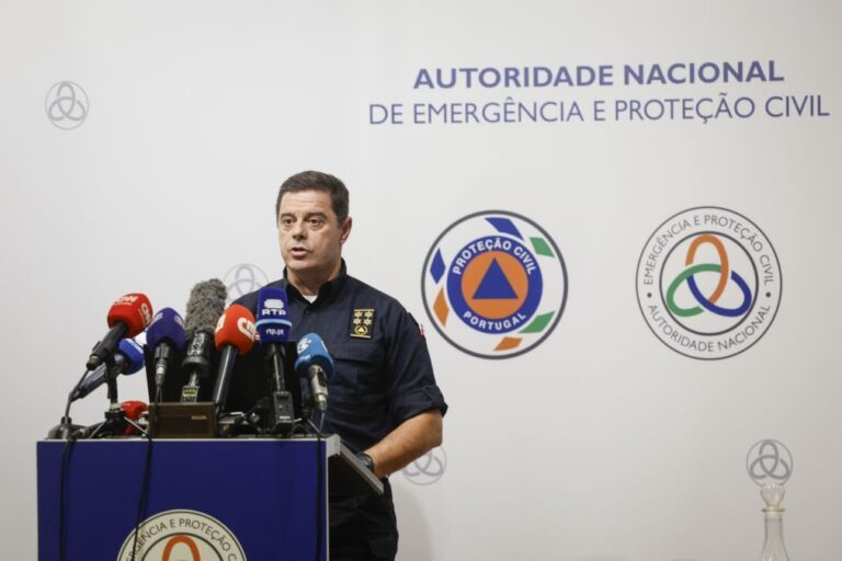 Falhas pontuais do SIRESP colmatadas com estações móveis -- Proteção Civil