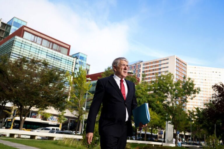 José Sócrates confirma renúncia de advogado e procura sucessor