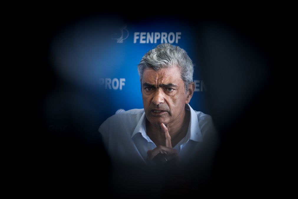 Fenprof diz que Ministério acrescenta “foco de perturbação nas escolas” com sumários