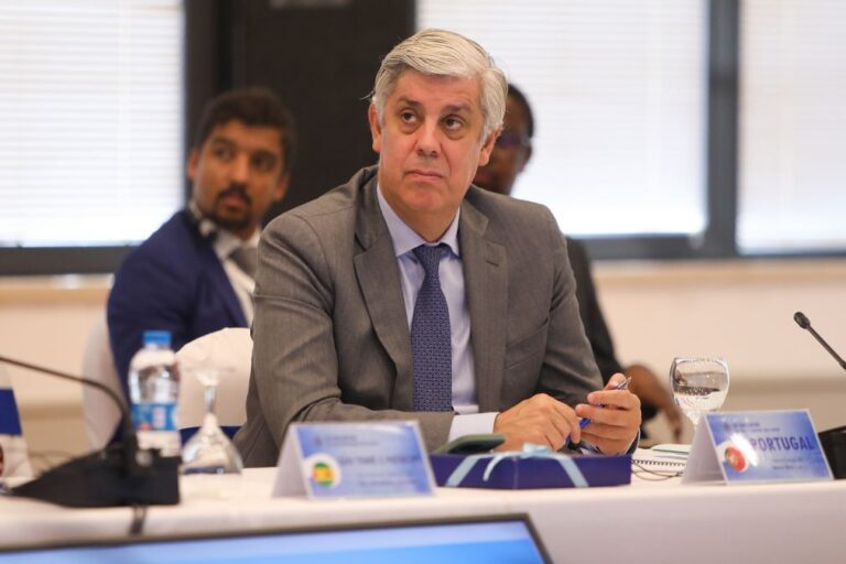Mário Centeno e governador da Letónia são candidatos preferenciais para BCE - PE
