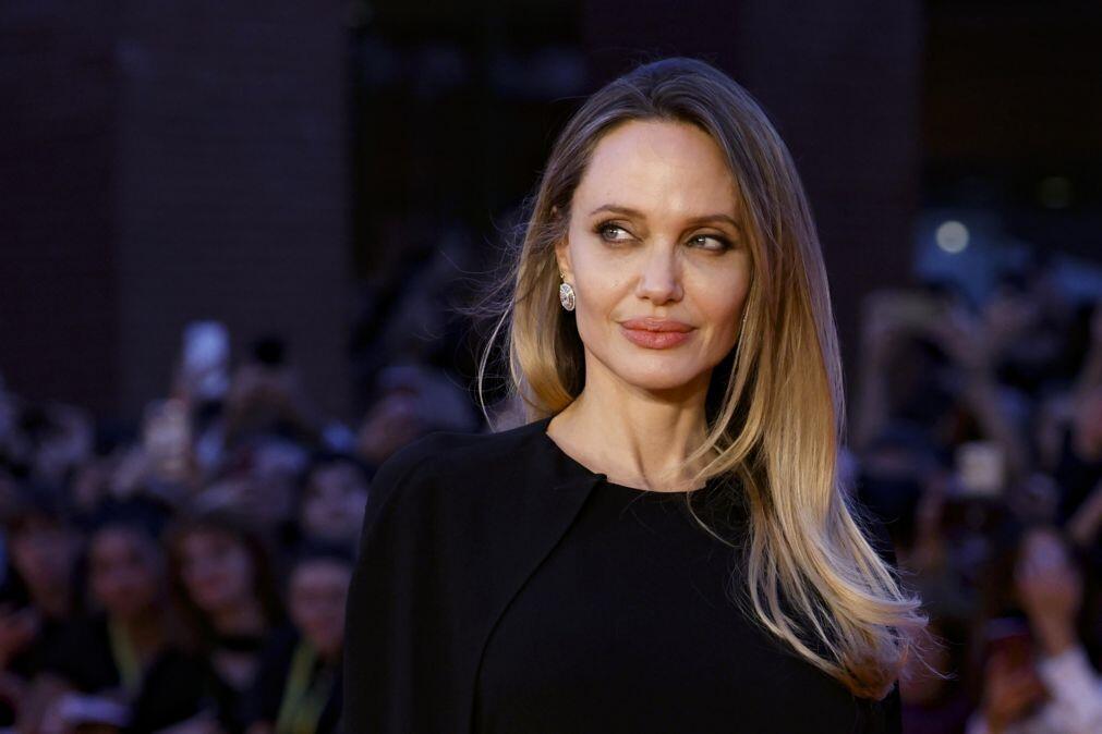 Atriz Angelina Jolie mostra apoio ao povo de Gaza numa  visita a Rafah