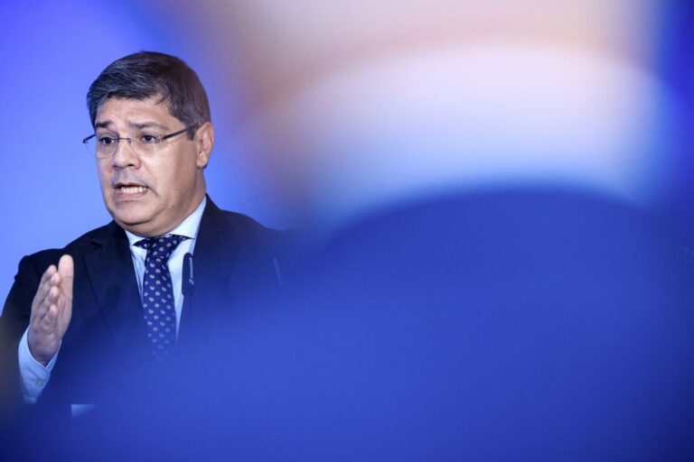 PS pede ao Governo que use todos os mecanismos que tem e fala em 
