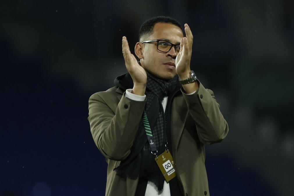 Chelsea contrata treinador inglês Liam Rosenior até 2032