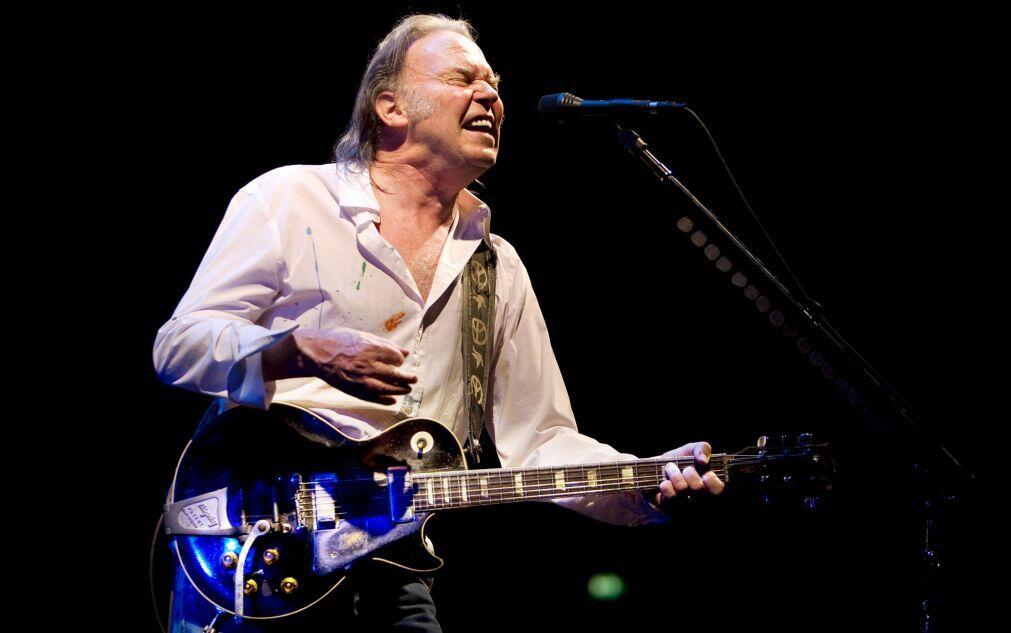 Neil Young dá à Gronelândia acesso gratuito à sua música para aliviar do ‘stress’ de Trump