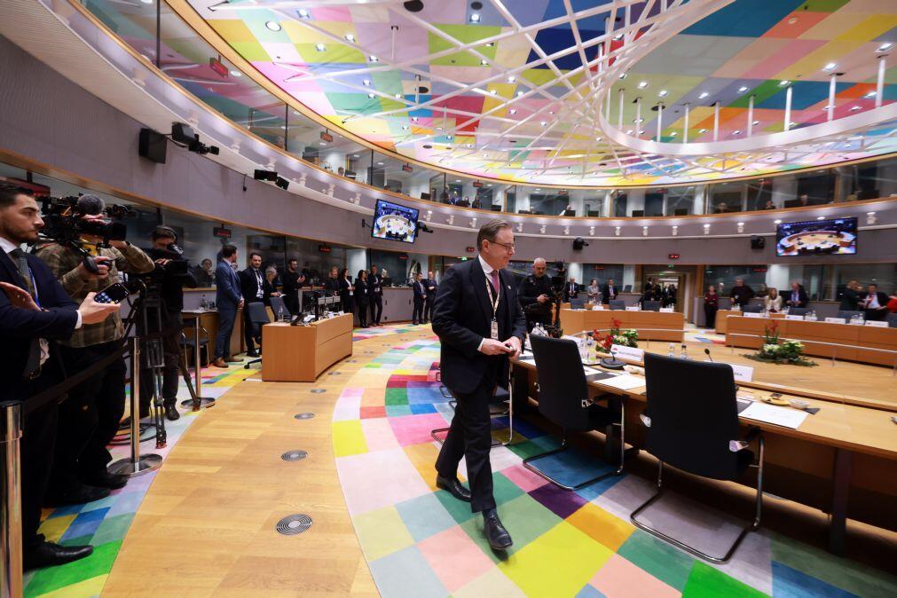 Líderes da UE tentam hoje enviar sinal de unidade face a ameaças dos EUA
