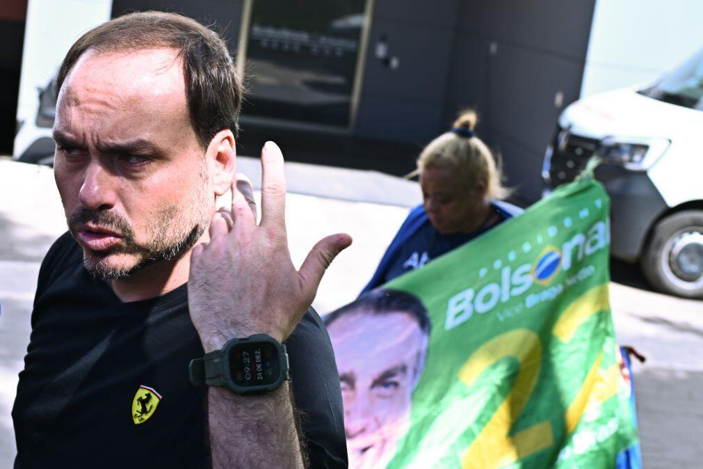 Supremo Tribunal Federal do Brasil autoriza filhos a visitar Bolsonaro na prisão