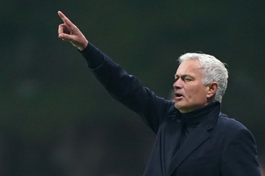 Mourinho ‘agarra-se’ à matemática e invencibilidade interna para estar na luta