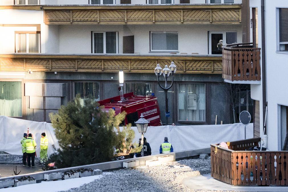 Incêndio em bar de estância de ski na Suiça provocou “dezenas de mortos”