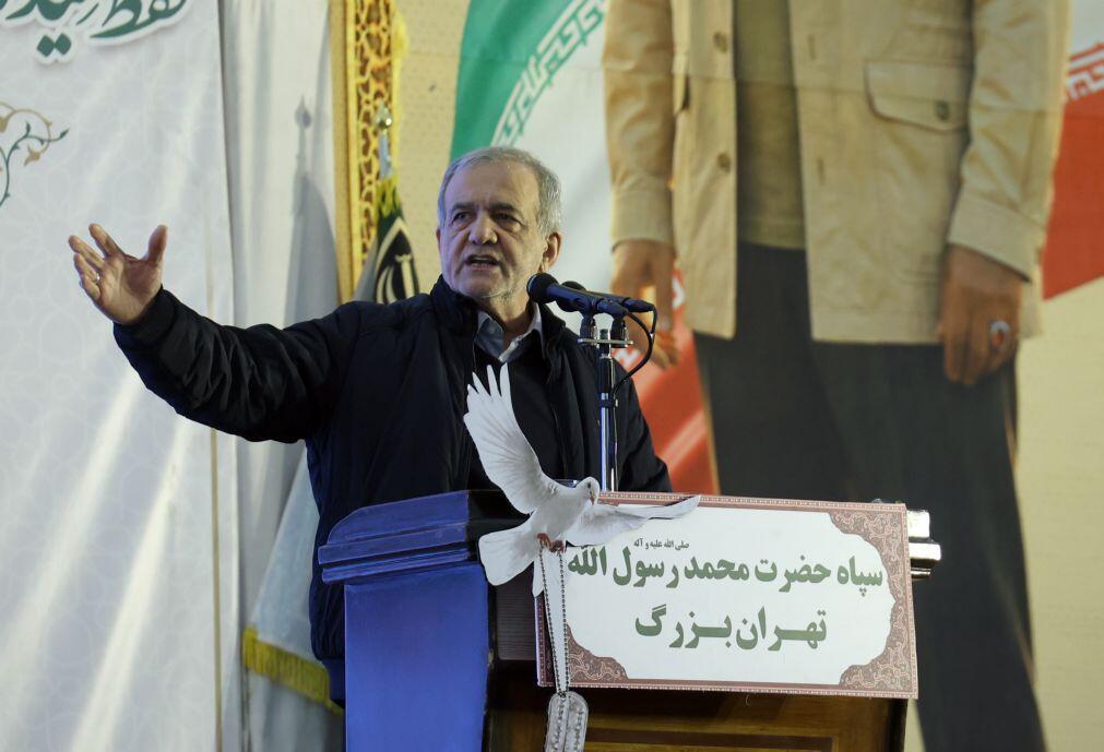 Presidente iraniano avisa que ataque a líder supremo é declaração de guerra