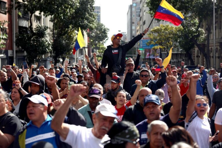 Nas ruas, 'Chavistas' exigem aos EUA devolução de Maduro