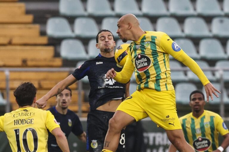 Tondela regressa aos triunfos na I Liga em receção ao Arouca