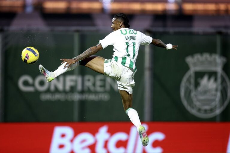 Rio Ave volta aos triunfos frente ao Casa Pia com um 'bis' de André Luiz