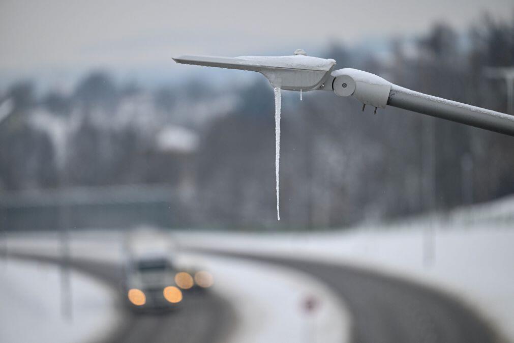 Frio intenso na Europa provoca morte de mais de 20 pessoas e suspende transportes e escolas