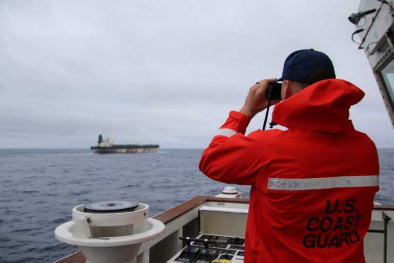 EUA intercetam quinto petroleiro venezuelano sancionado para controlar distribuição de petróleo