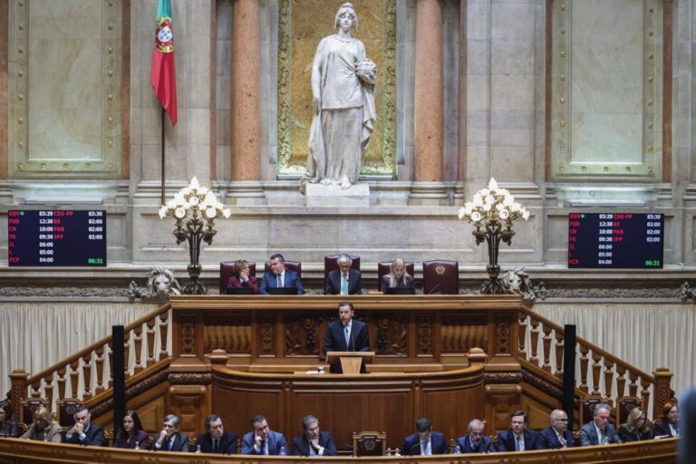 Montenegro diz que moderação de preços na habitação será inevitável