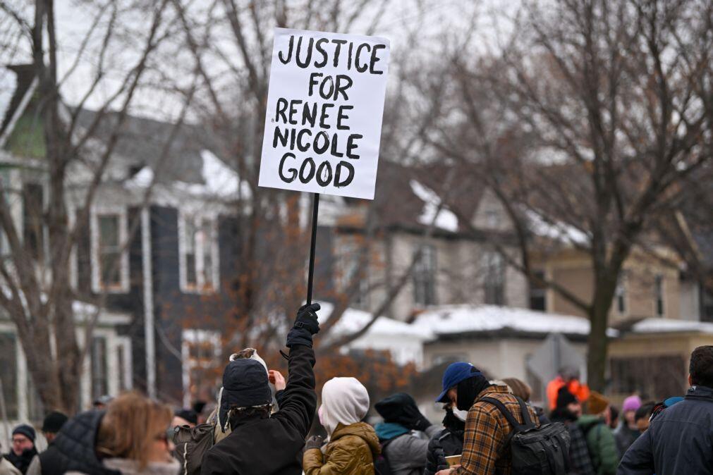 ONU pede investigação à morte de mulher por agente de imigração em Minneapolis