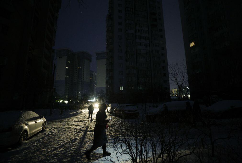 Rússia atinge infraestruturas energéticas em 150 zonas na Ucrânia