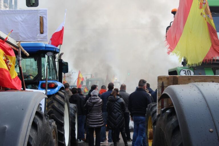 Agricultores irlandeses e espanhóis protestam contra acordo UE-Mercosul