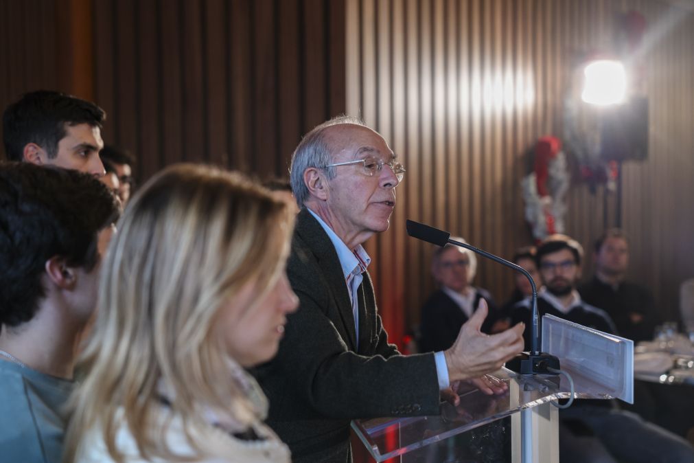 Na véspera do voto antecipado, Mendes pede a eleitores que escolham o “mais bem preparado”