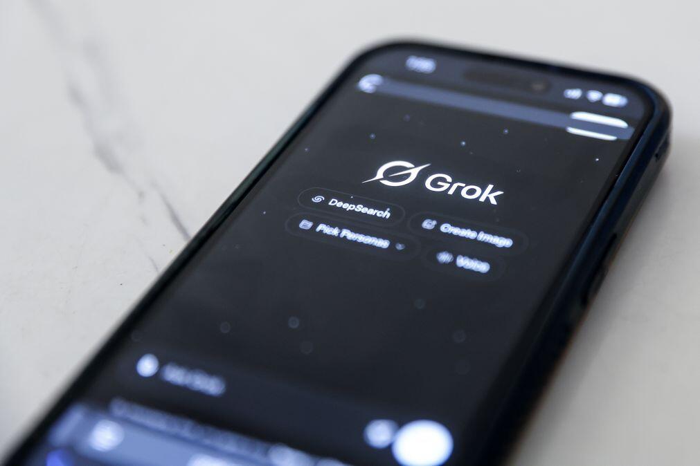 Rede social X anuncia medidas para impedir que Grok dispa “pessoas reais”