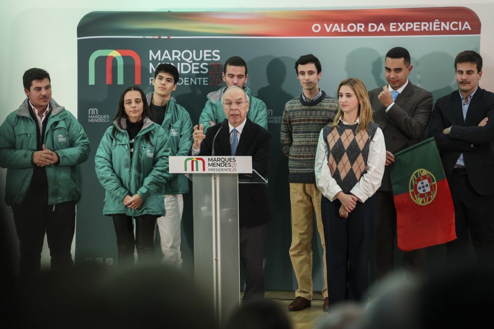 Mendes diz a “moderados do centro-direita e do centro-esquerda” que representa a “defesa da democracia”