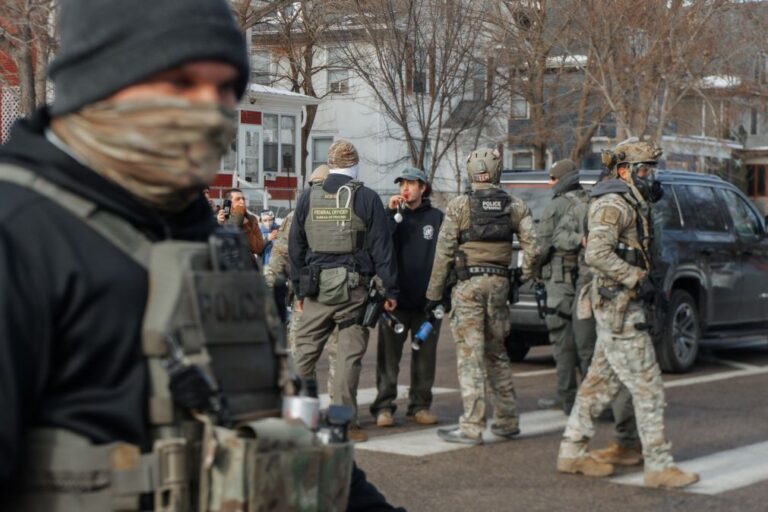 Juíza mantém operação de imigração em Minnesota apesar de protestos e processo