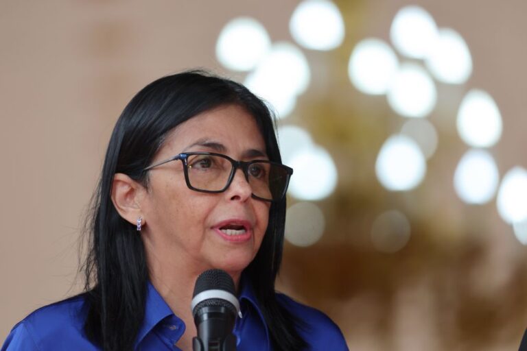 Delcy Rodríguez ordena criação de plano de defesa após ataque dos EUA