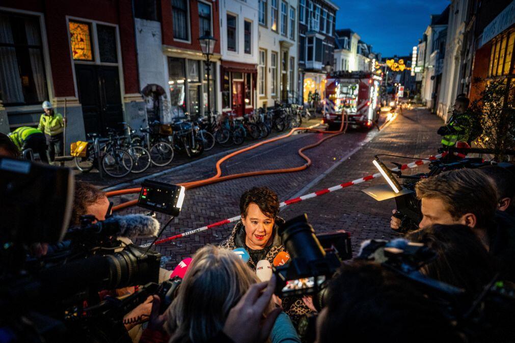 Explosão em edifício em Utrecht provoca grande incêndio e pelo menos quatro feridos