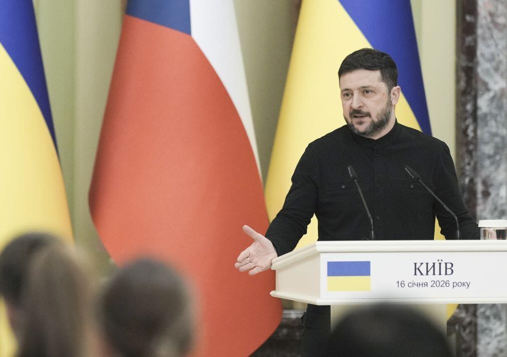 Zelensky admite falhas de munições em sistemas de defesa aérea