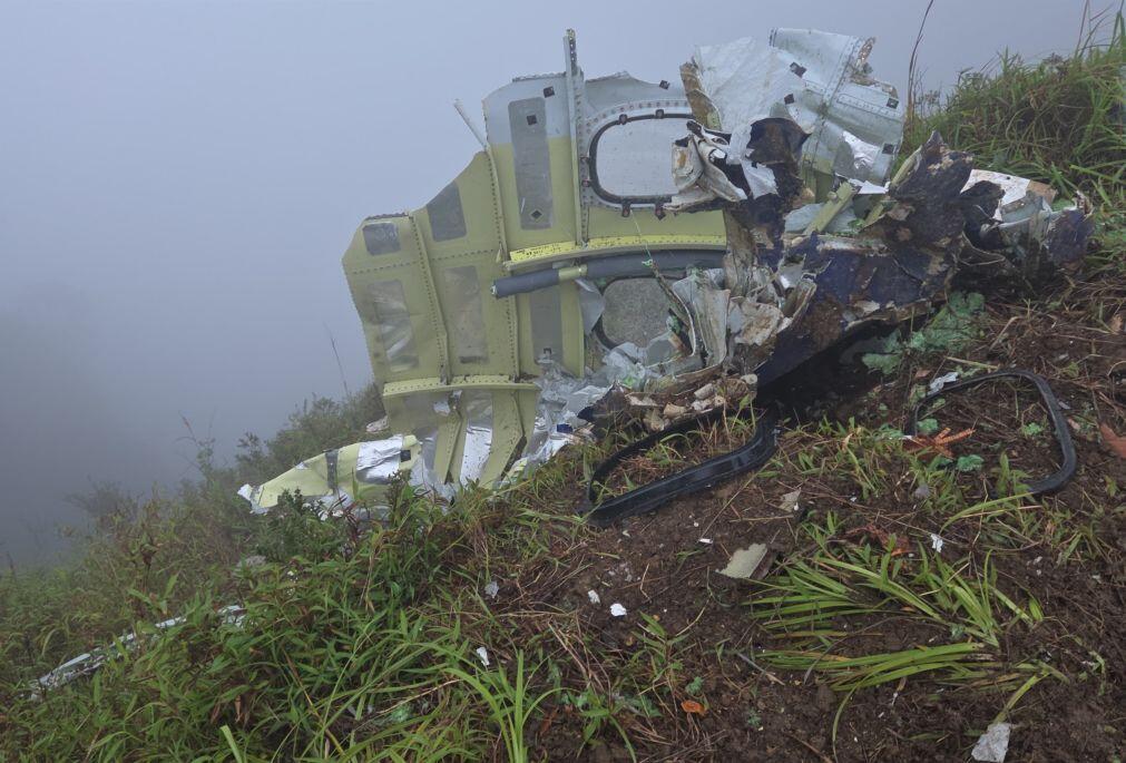 Indonésia encontra fuselagem que pode pertencer a avião desaparecido com 10 pessoas