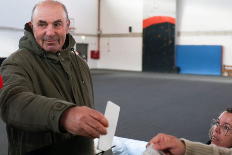 Humberto Correia exerceu direito de voto 