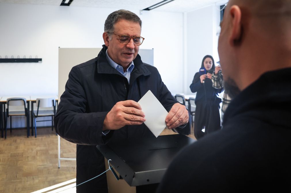 Seguro vota com “emoção e esperança” confiante no “bom senso dos portugueses”