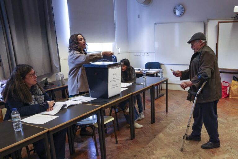 Presidenciais: Afluência supera últimas eleições com 45,51% dos eleitores a votar até às 16:00