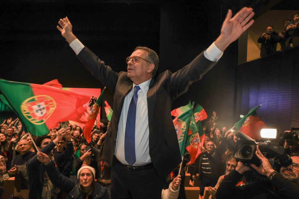 Seguro diz que “venceu a democracia” e quer derrotar extremismos