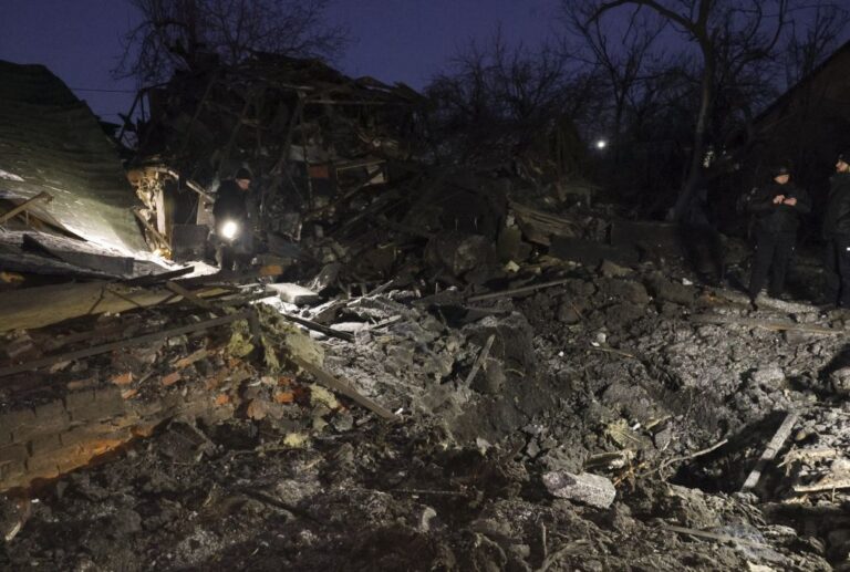 Ucrânia: Bombardeamentos russos sobre Kiev e Kharkiv fazem um morto e 15 feridos