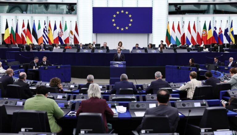 Parlamento Europeu suspende ratificação de acordo comercial com EUA