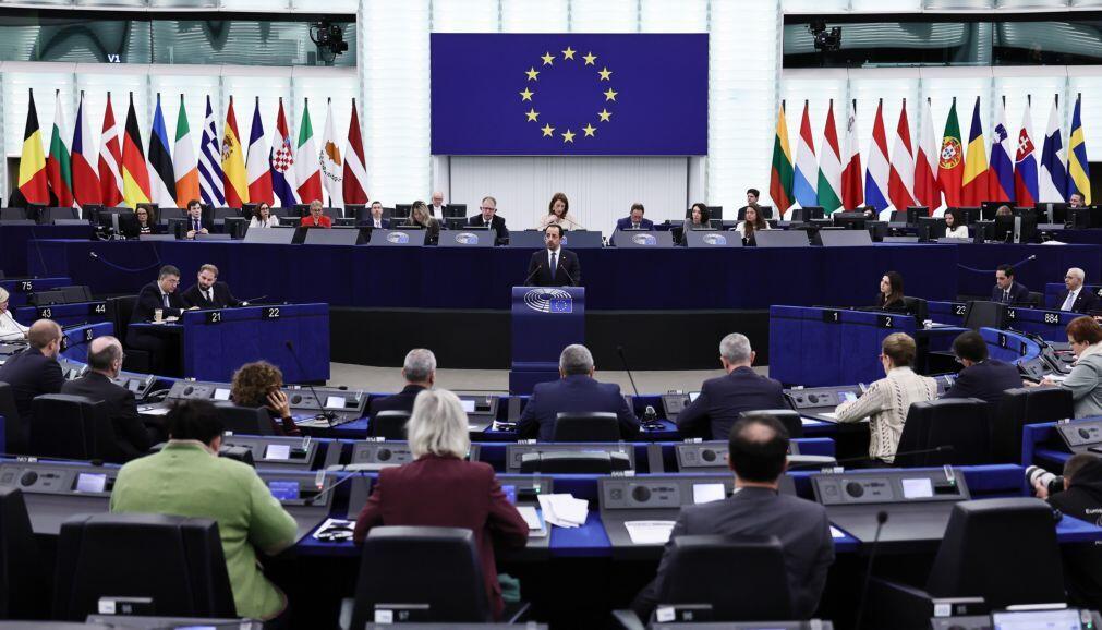 Parlamento Europeu suspende ratificação de acordo comercial com EUA