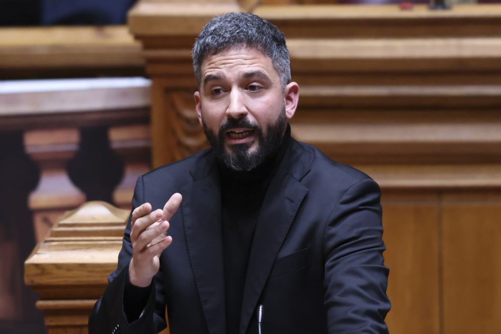 BE sugere que Montenegro espera votos do Chega para aprovar pacote laboral