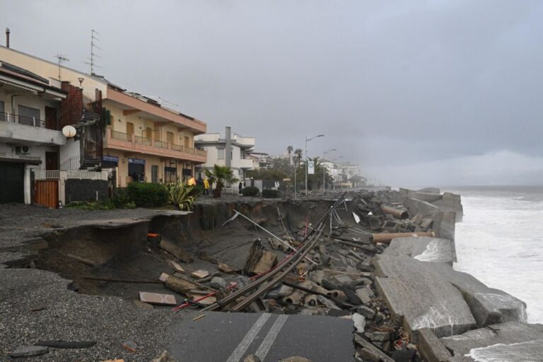 Tempestade Harry causa um morto na Grécia e vários deslocados em Itália