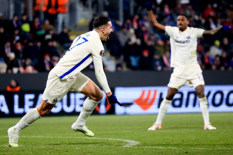 Golo de Gül a acabar garante ao FC Porto play-off de acesso aos 'oitavos' da Liga Europa