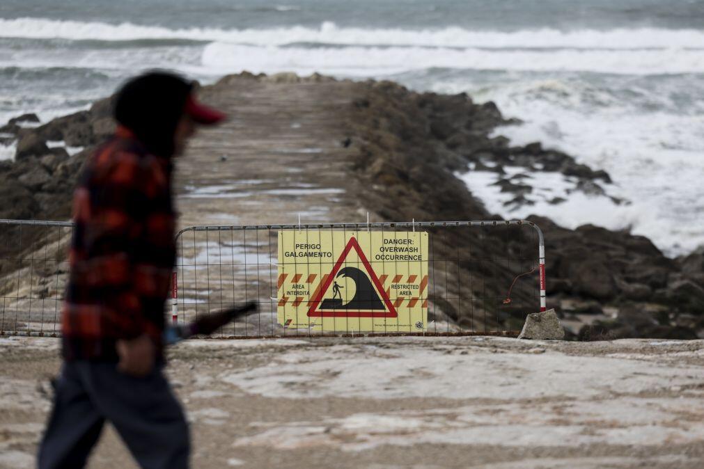 Porto, Viana do Castelo e Braga sob aviso vermelho por ondulação na sexta-feira
